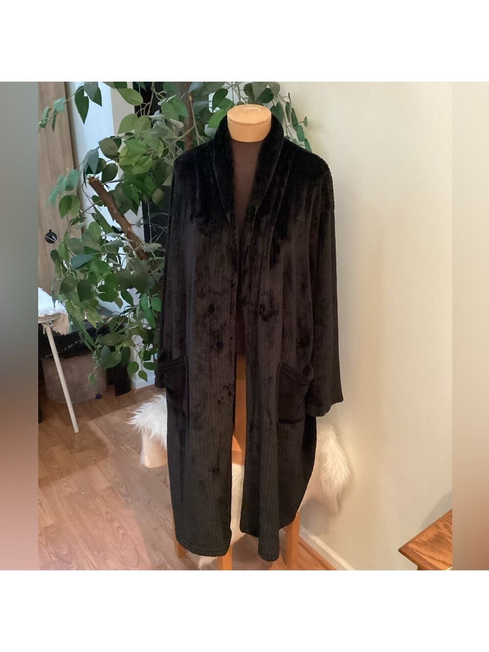 Hotel Spa Collection Black Plush Robe One Size Fits Most